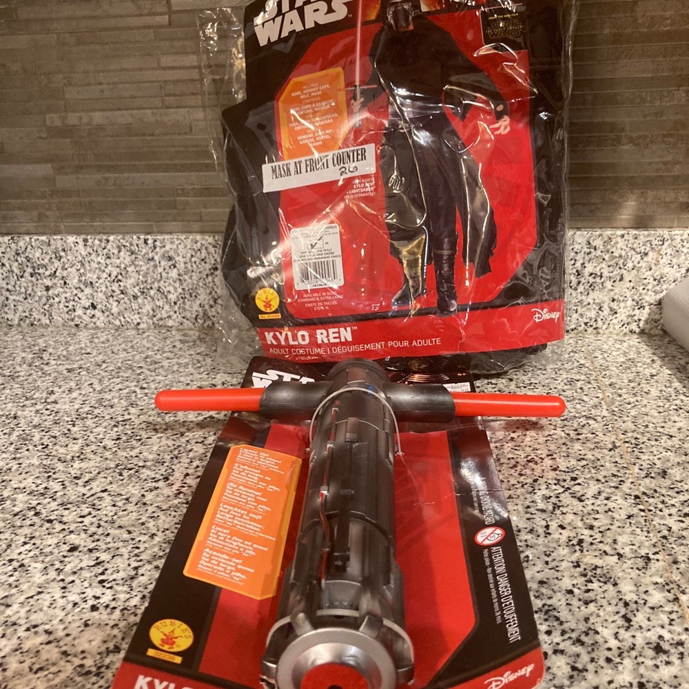 NWT KYLO REN STAR WARS COSTUME & LIGHT SABER